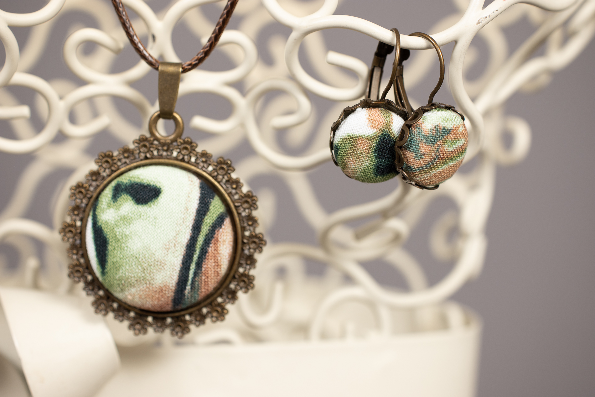 Collier et boucles d'oreille