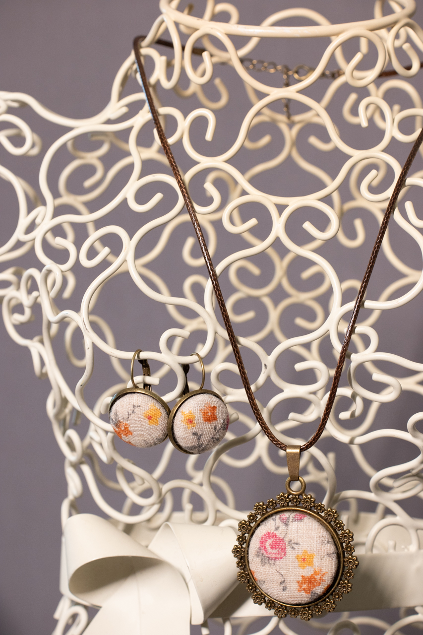 Collier et boucles d'oreille