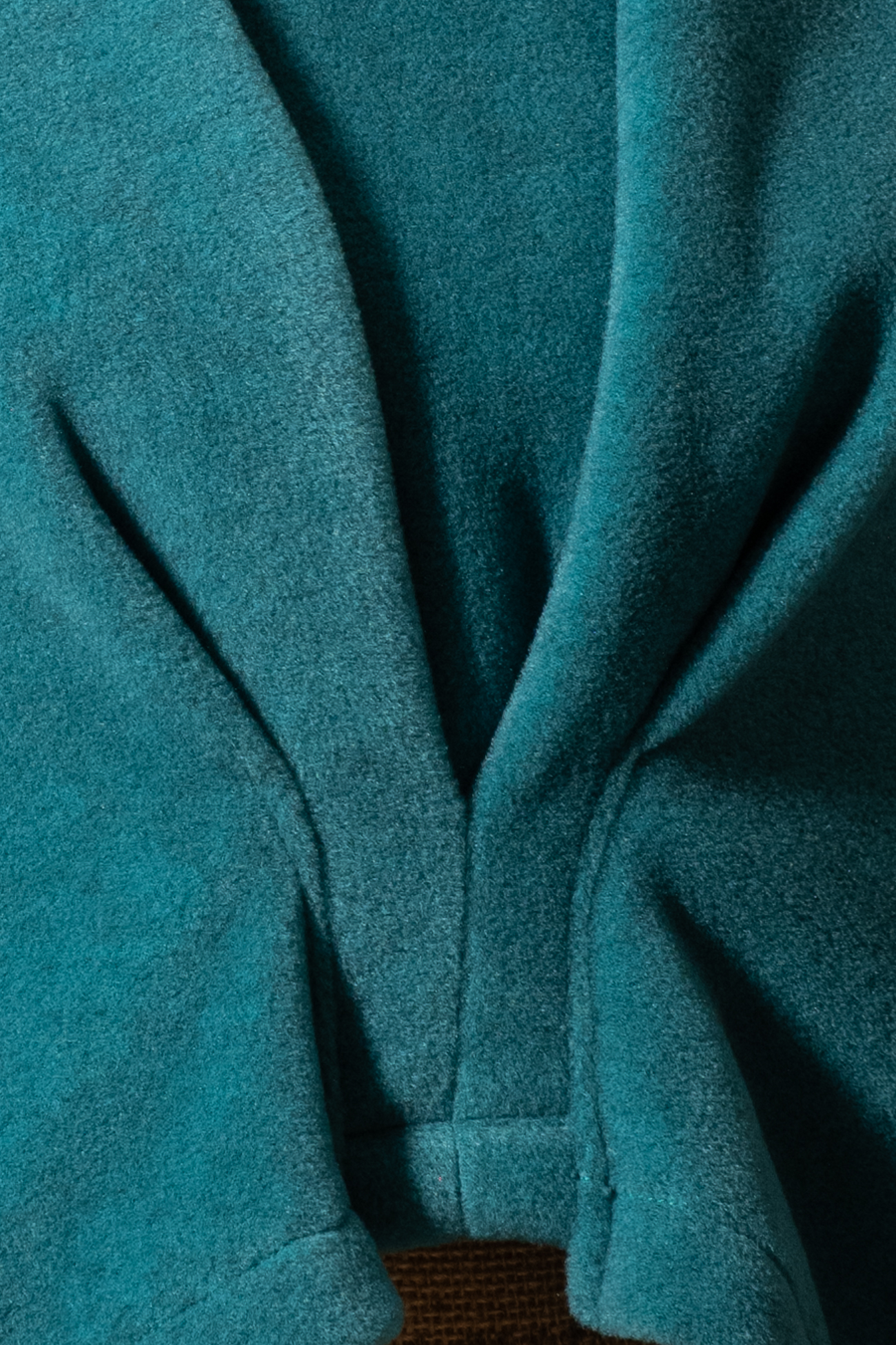 Détail pull court polaire Détail pull court polaire