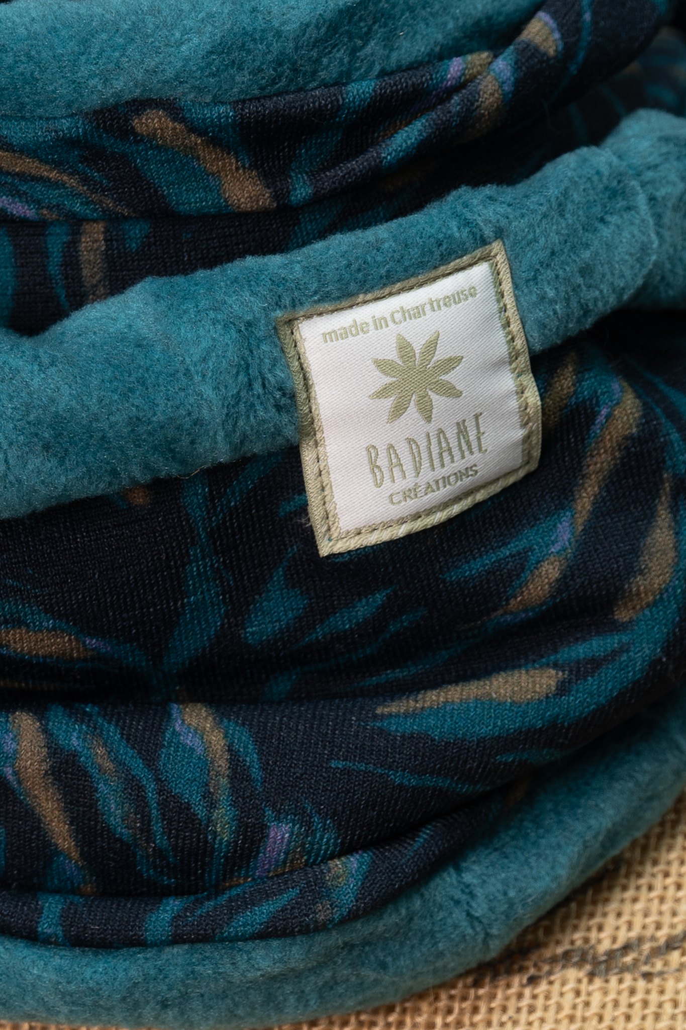 Cache-cou détail Cache-cou détail