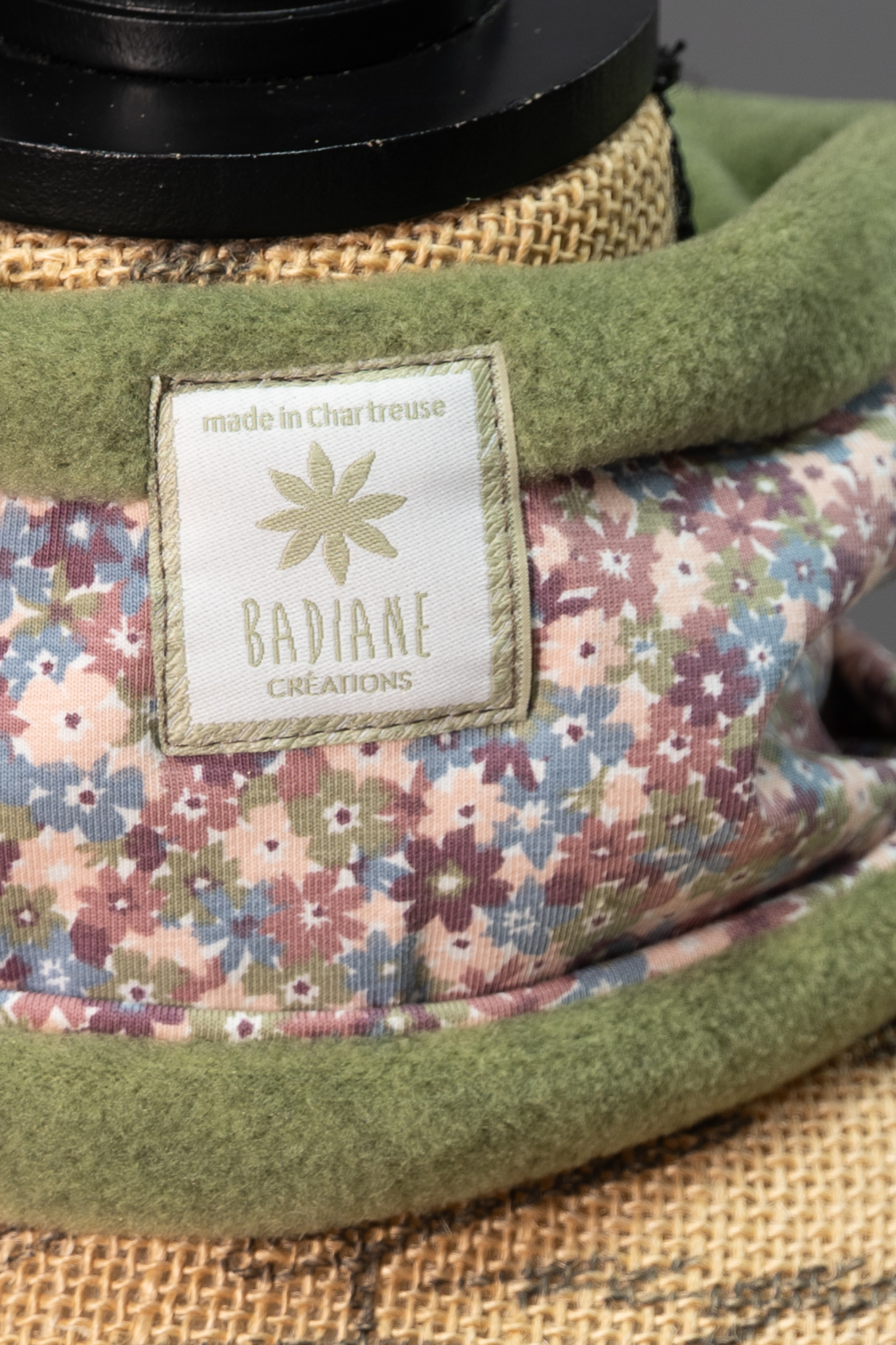 Cache-cou détail Cache-cou détail