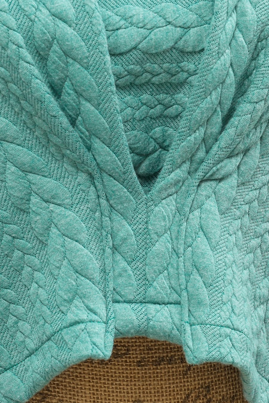 Détail pull court torsades