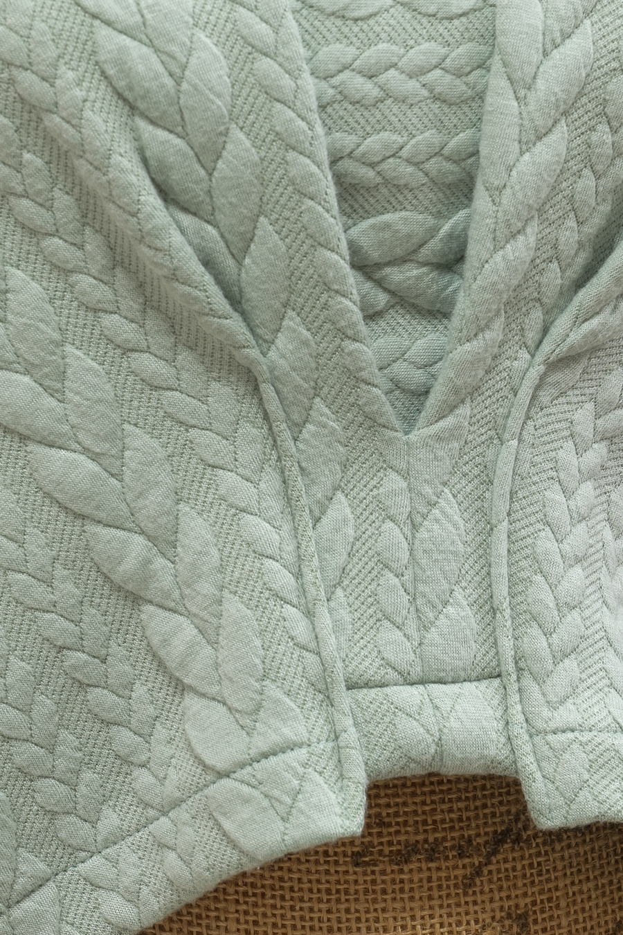 Détail pull court torsades