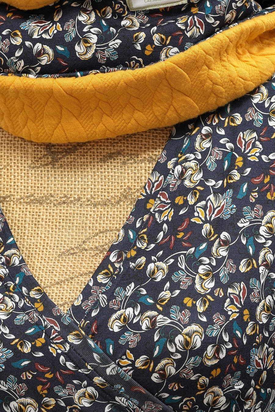 détail tissu top drapé